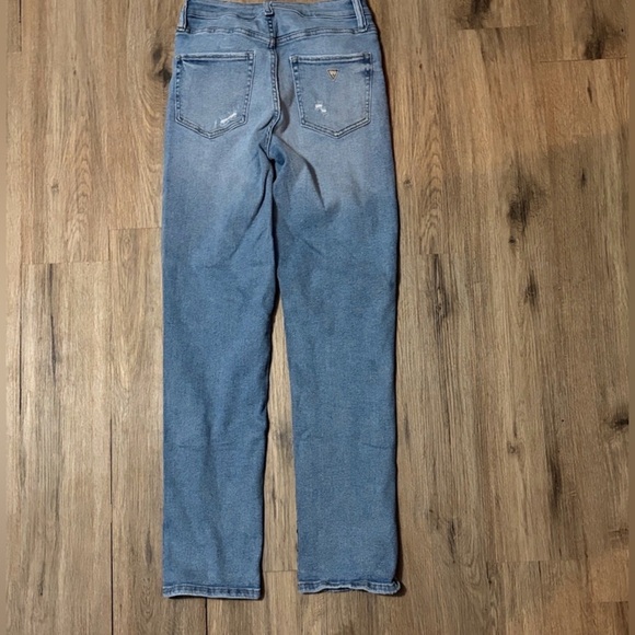 *** Winter Clearance***
Guess Women's 5 Pocket Light Blue Jeans - Size 27 - Picture 2 of 10